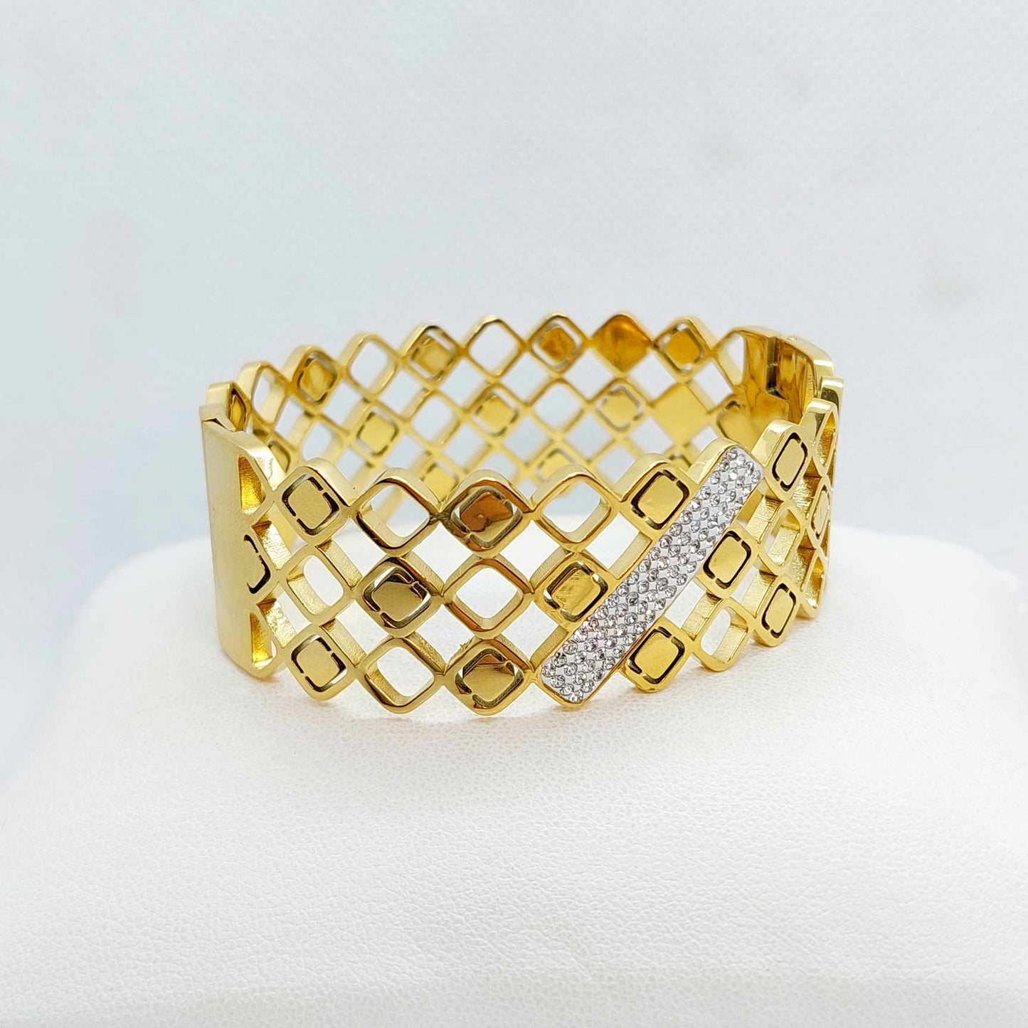 Bangle Bracelet in Gold Plated Stainless Steel