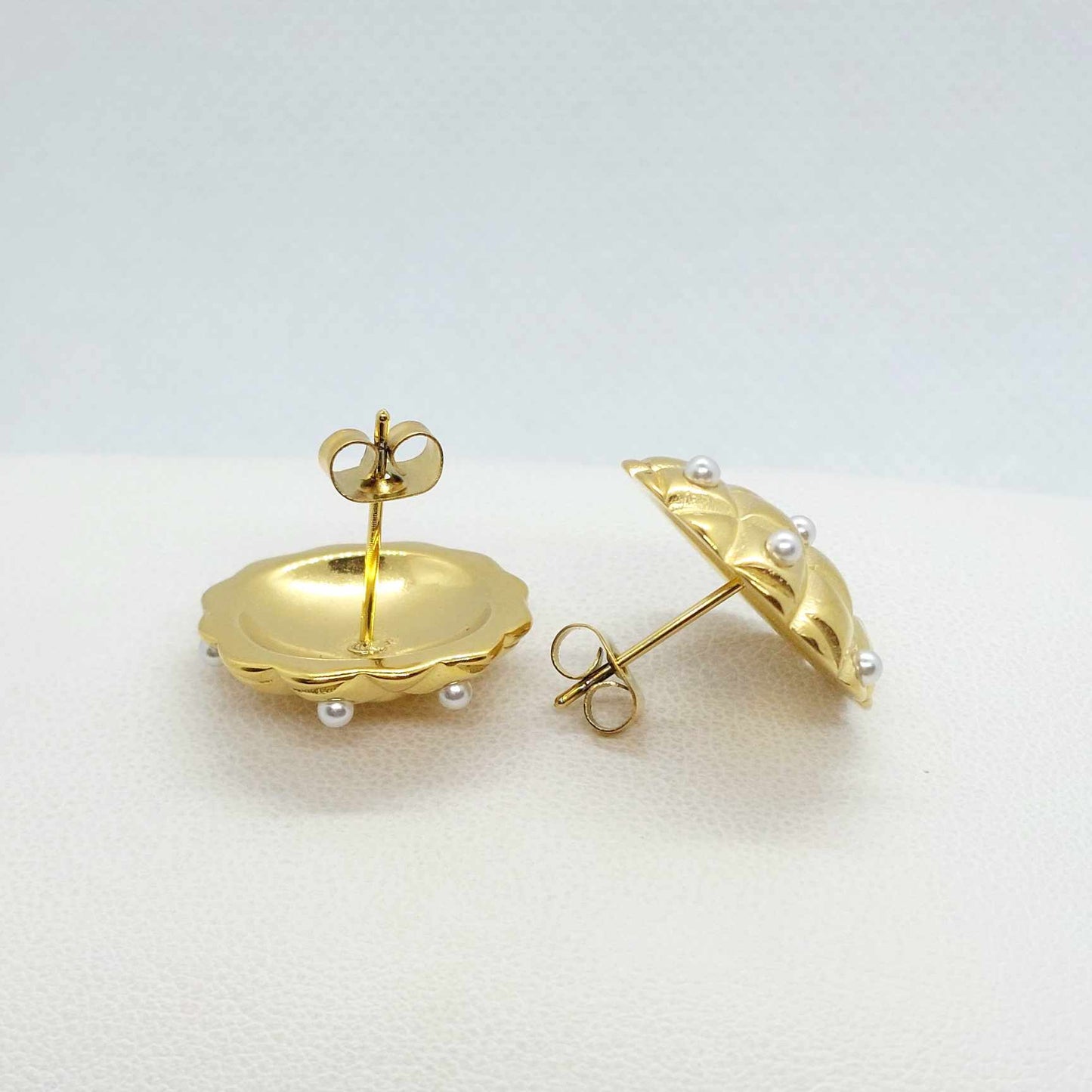 Vintage Round Stud Earrings in Stainless Steel Gold Plated