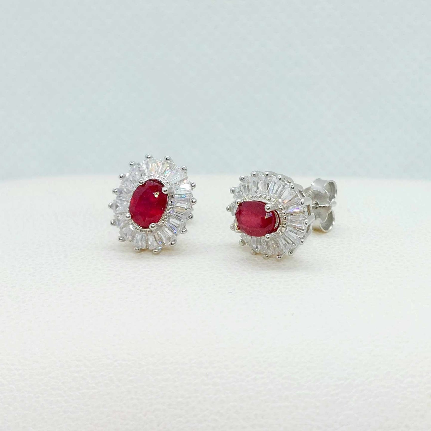 Natural Ruby Stud Earrings with 0,8ct stones in Sterling Silver