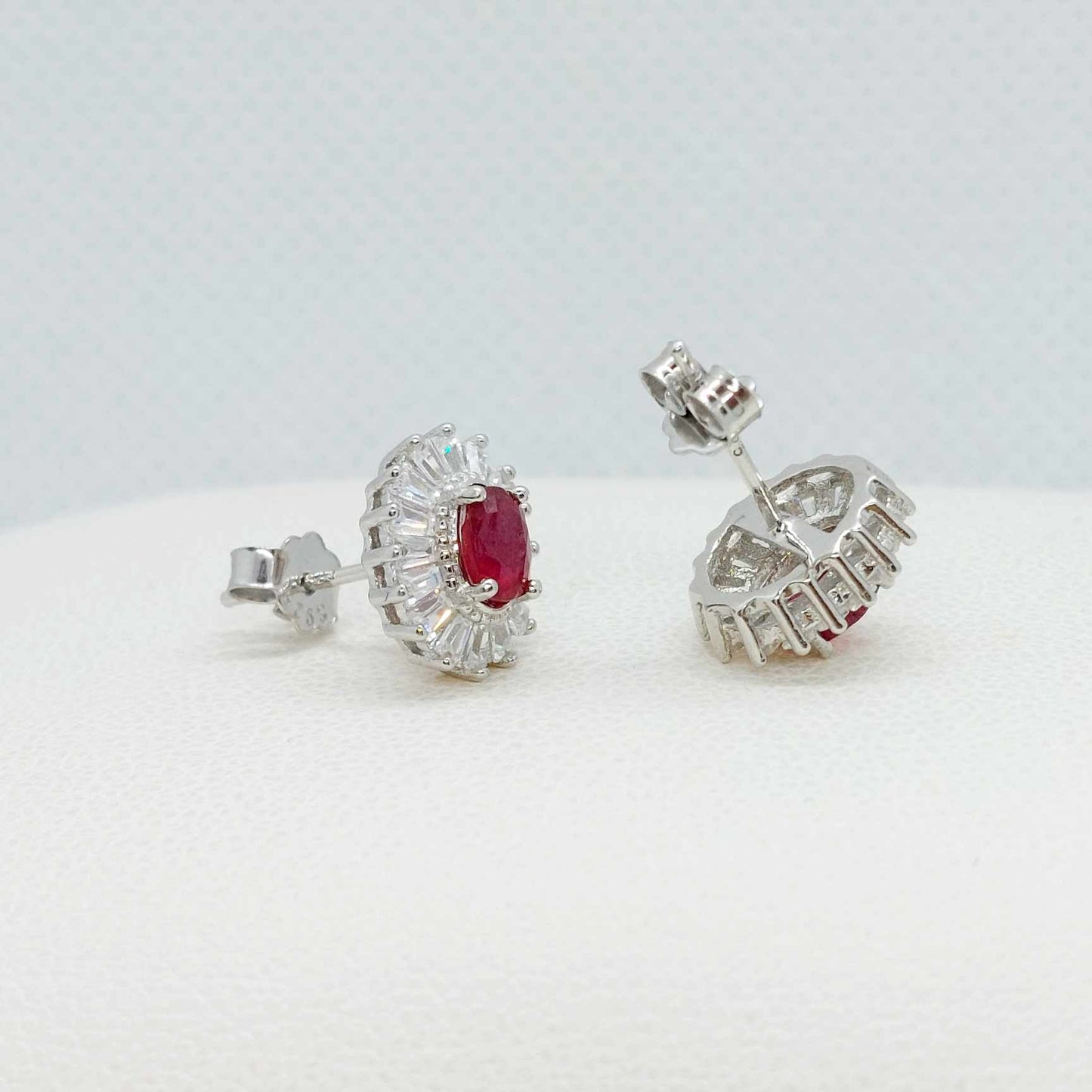Natural Ruby Stud Earrings with 0,8ct stones in Sterling Silver