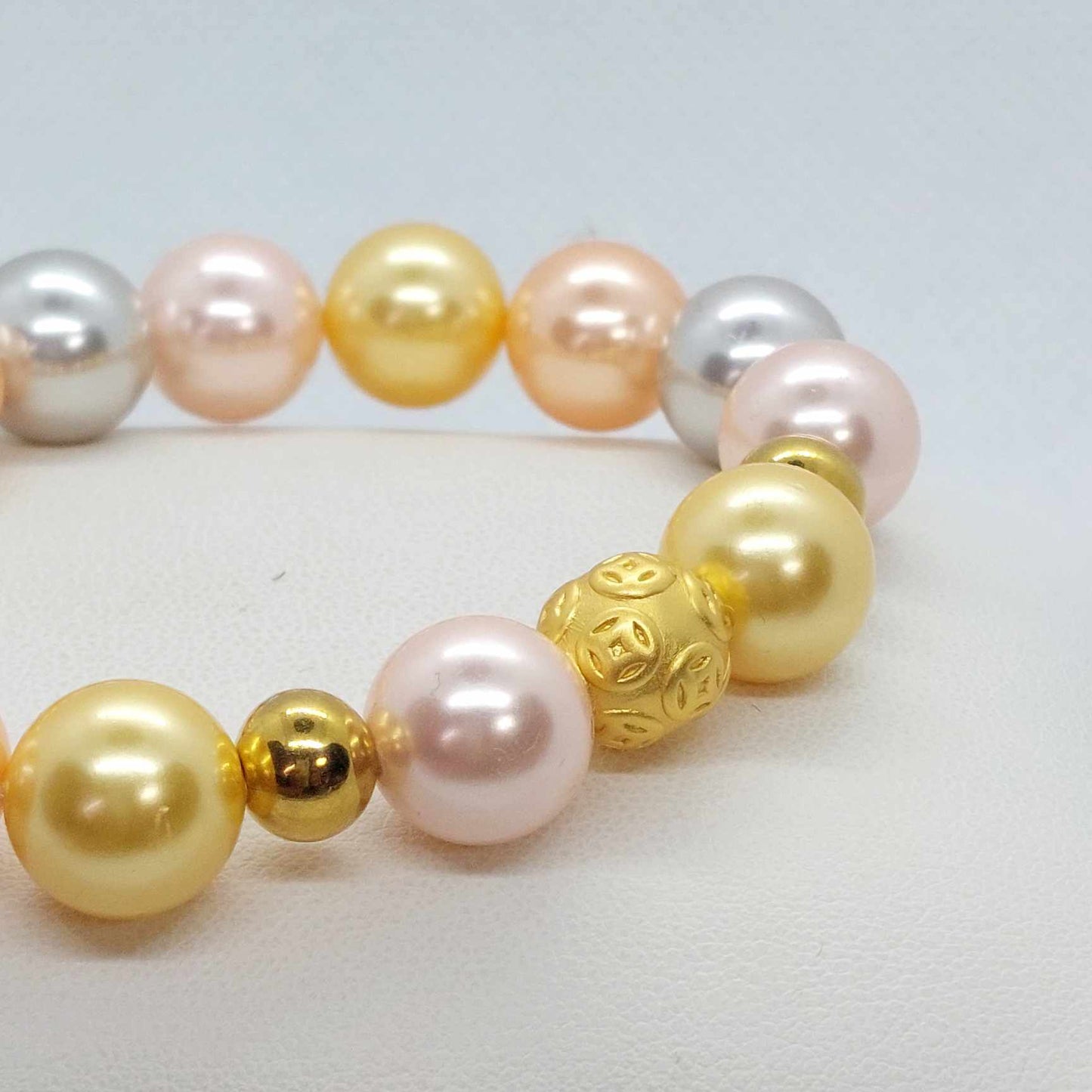 Shell Pearl Bracelet in 12mm Stones