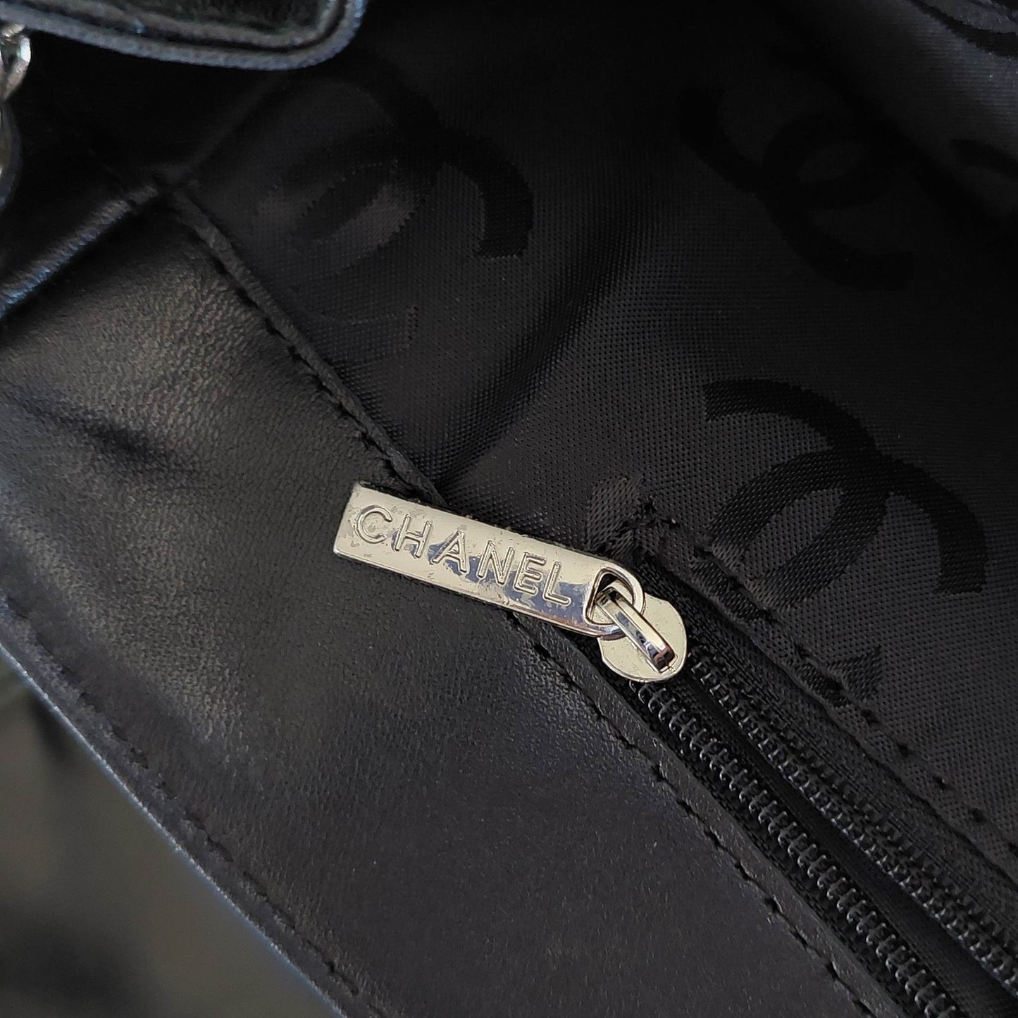 Pre-Loved Chanel Black ----------- Handbag