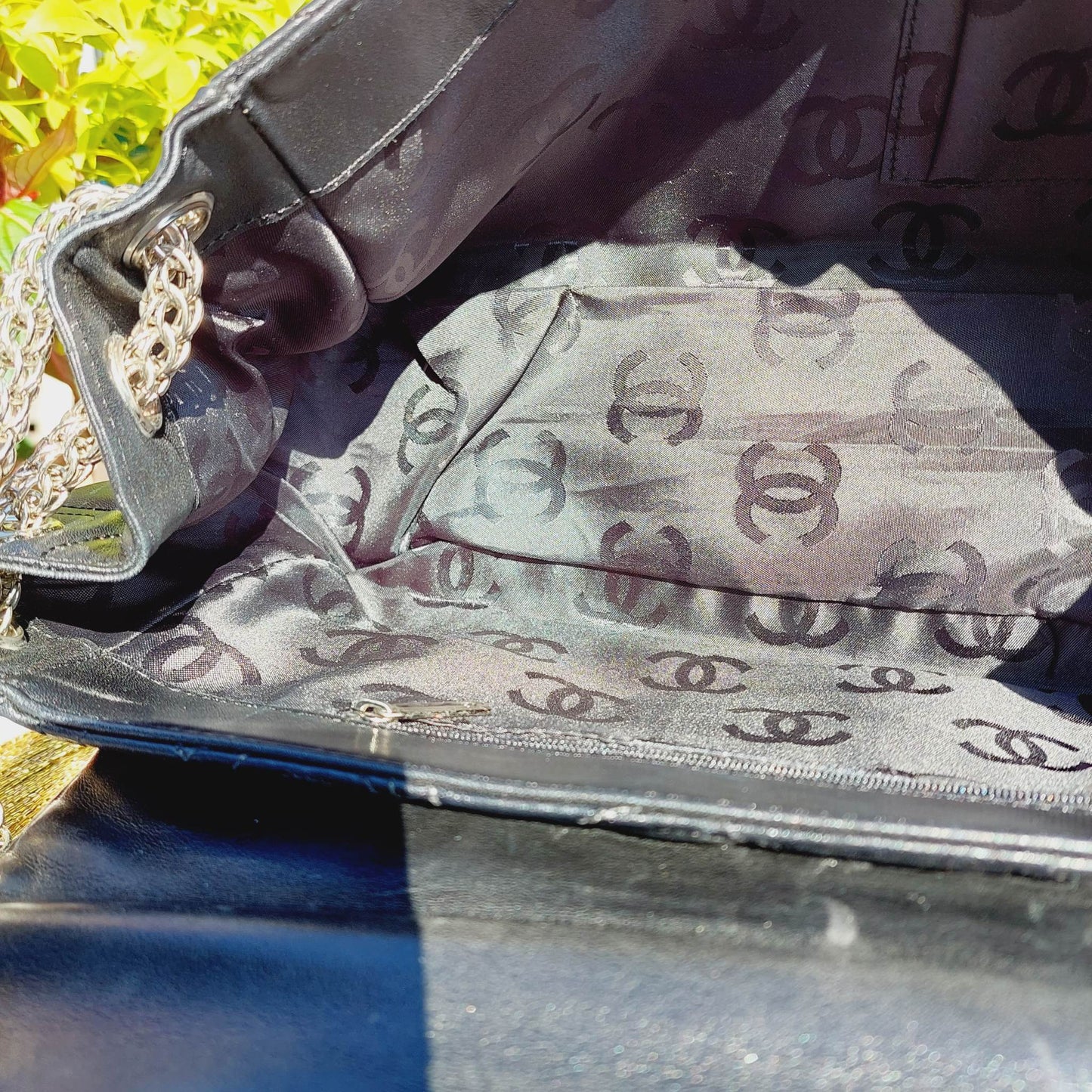 Pre-Loved Chanel Black ----------- Handbag