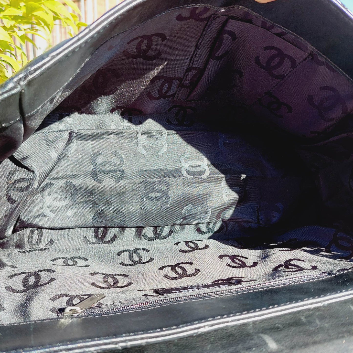Pre-Loved Chanel Black ----------- Handbag