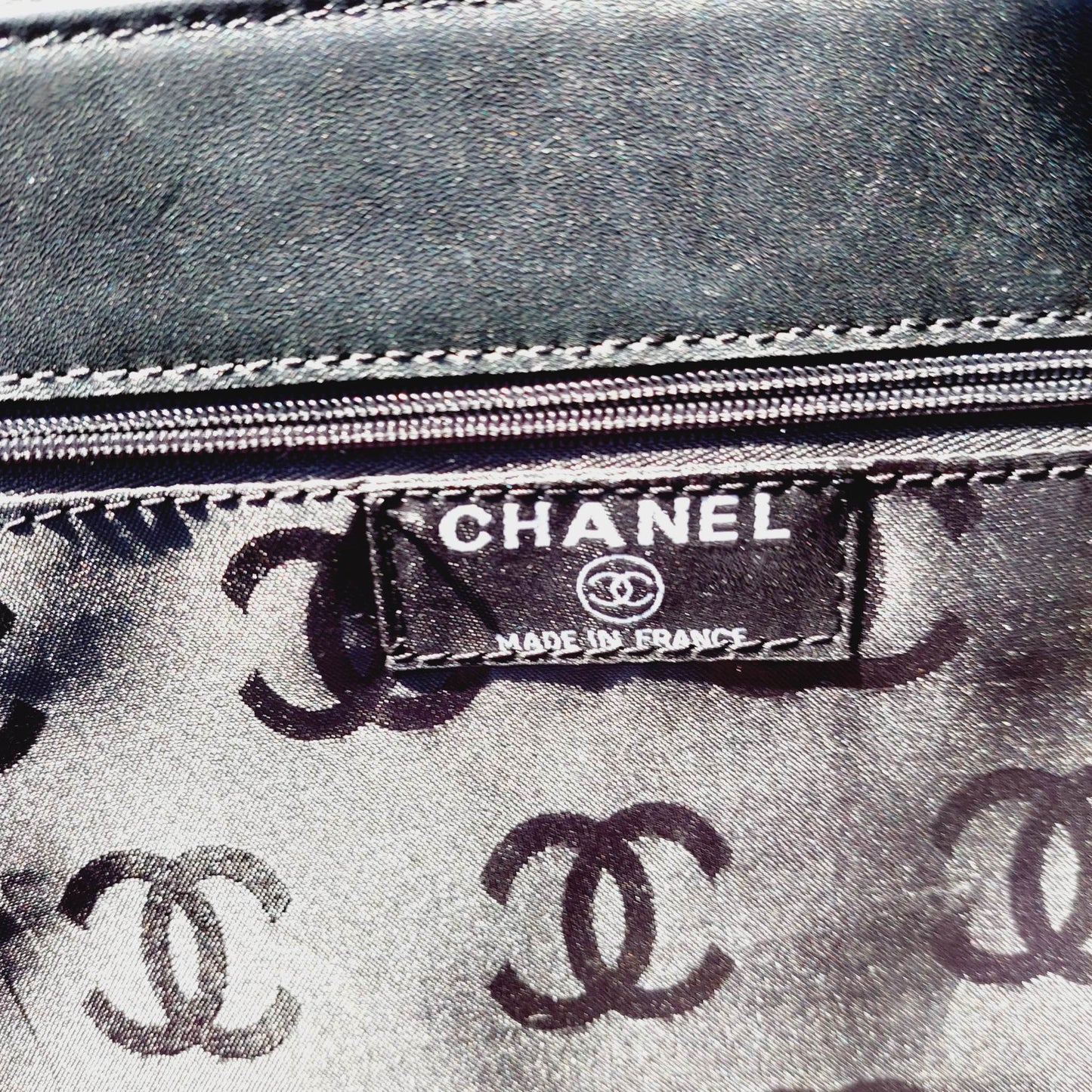 Pre-Loved Chanel Black ----------- Handbag