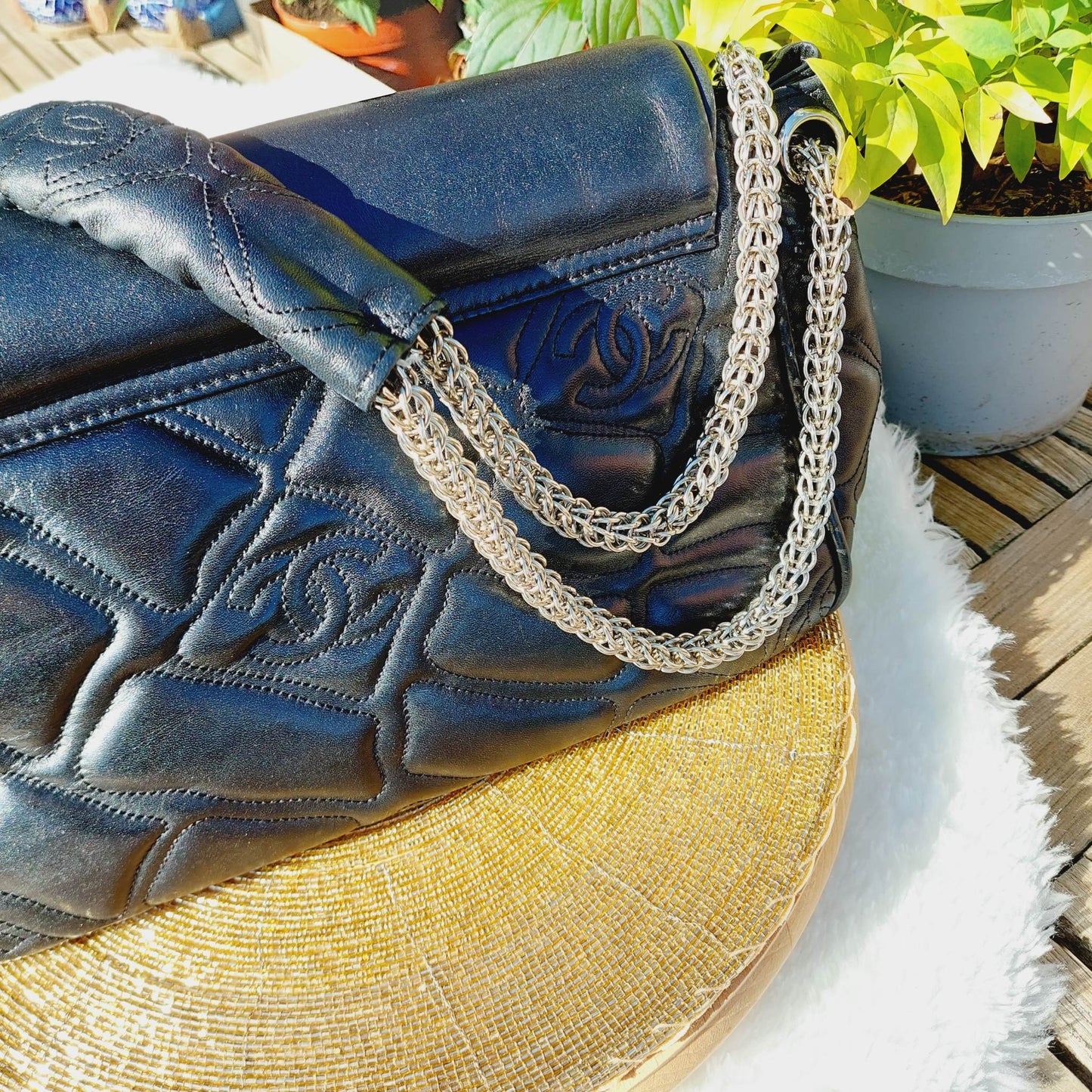 Pre-Loved Chanel Black ----------- Handbag