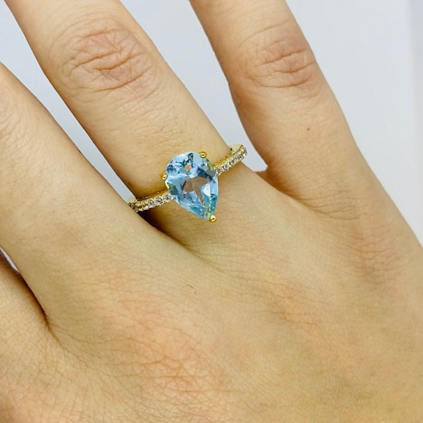 Natural 2,4ct Sky Blue Topaz Ring in Sterling Silver Gold Plated