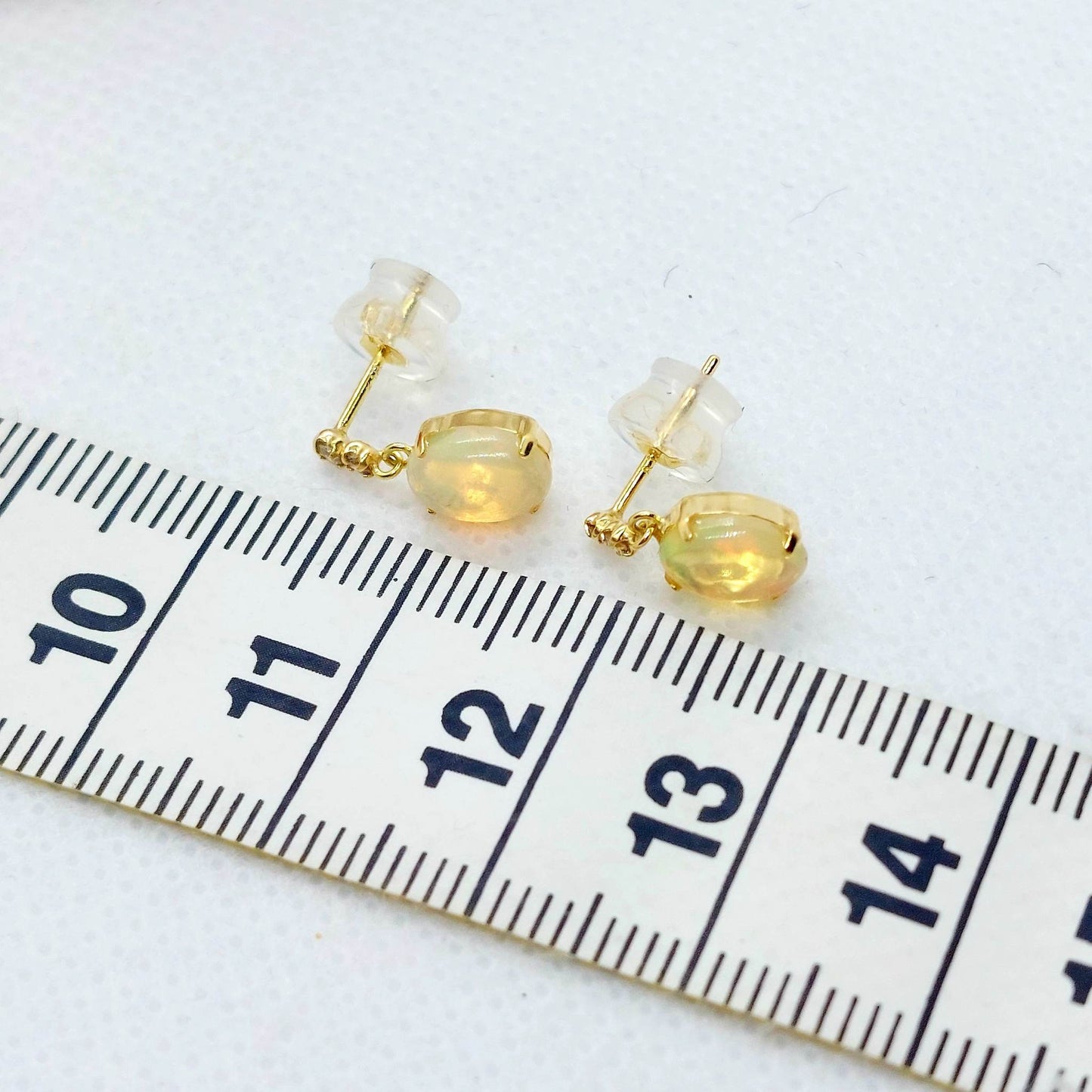 Natural Opal Earrings in Solid 18K Gold Made in Japan