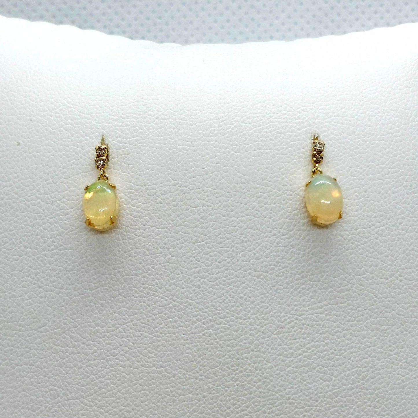 Natural Opal Earrings in Solid 18K Gold Made in Japan