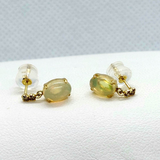 Natural Opal Earrings in Solid 18K Gold Made in Japan