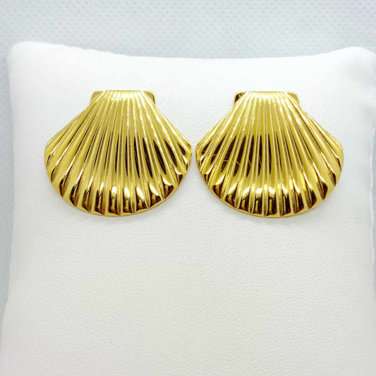 Sea Shell Stud Earrings in Stainless Steel Gold Plated