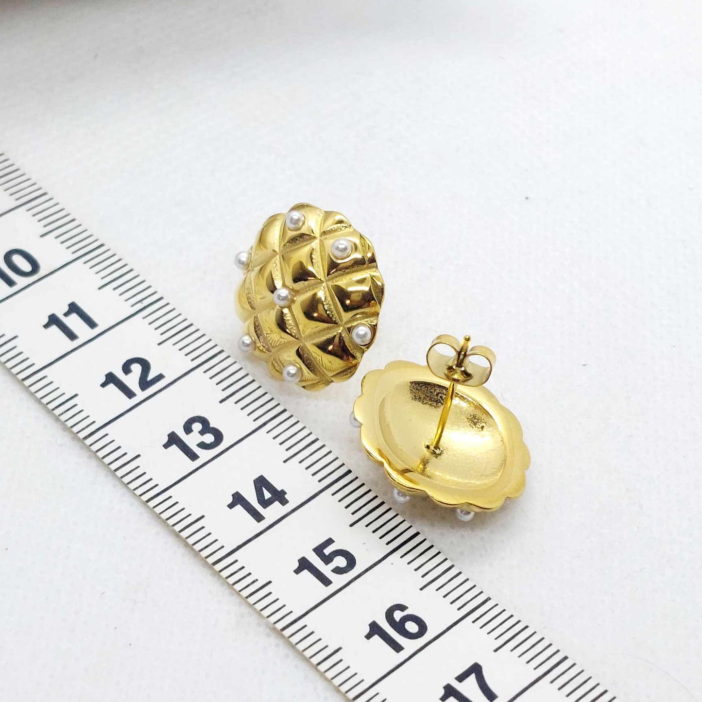 Vintage Round Stud Earrings in Stainless Steel Gold Plated