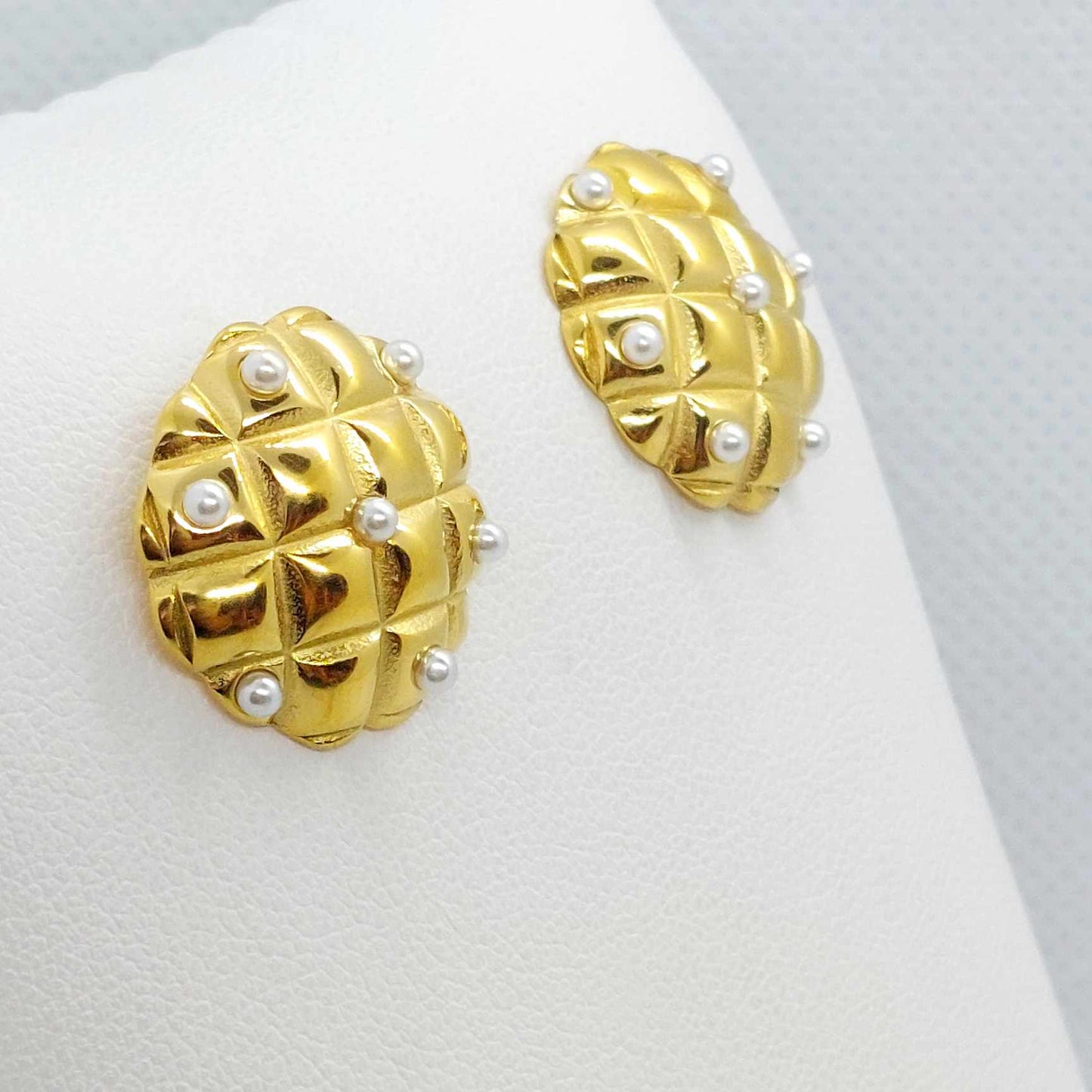 Vintage Round Stud Earrings in Stainless Steel Gold Plated