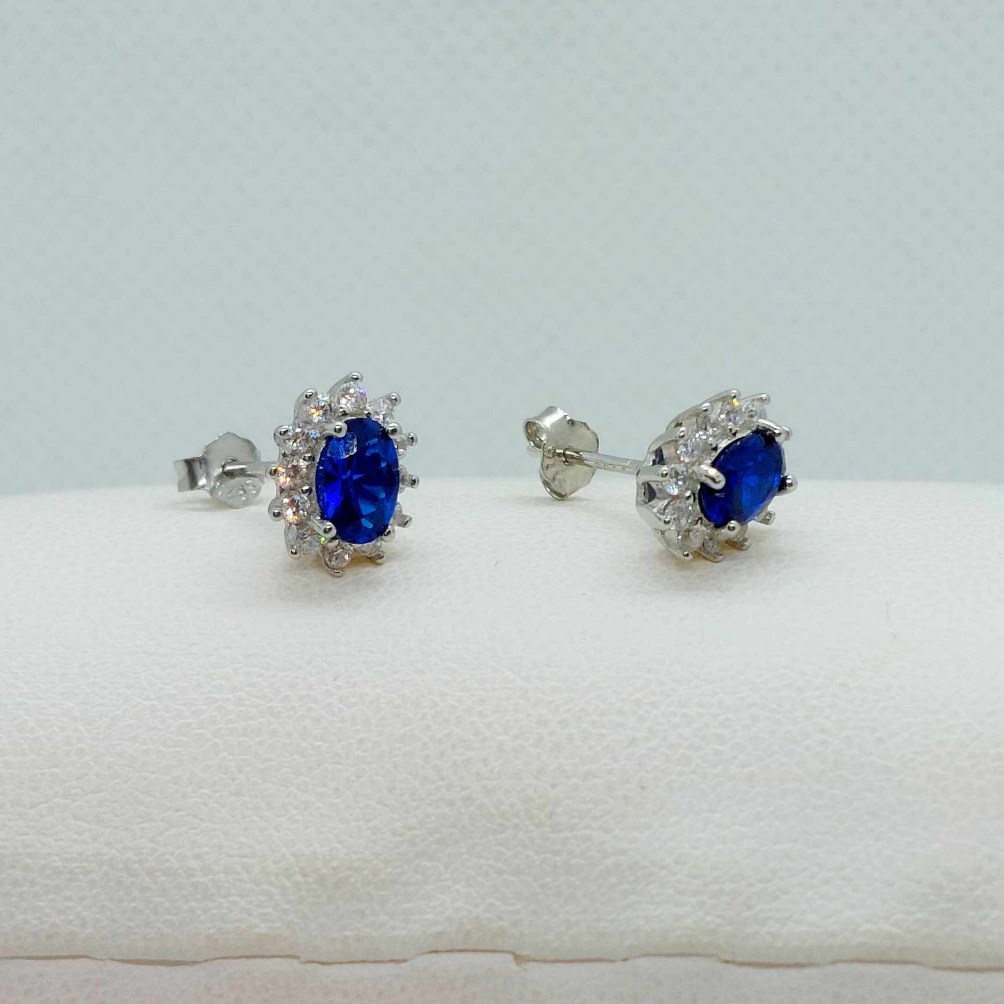 Natural Tanzanite Stud Earrings with 0,6ct stones in Sterling Silver