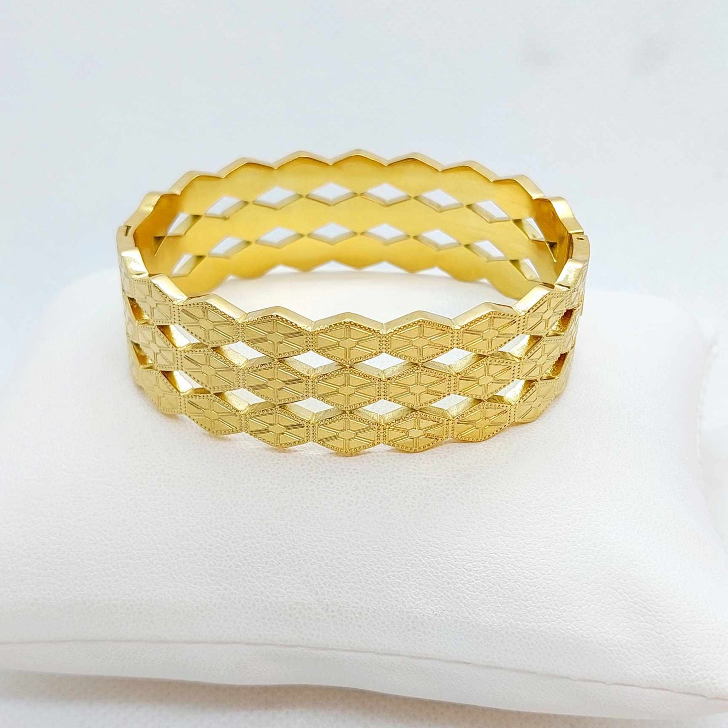 Bangle Bracelet in Gold Plated Stainless Steel