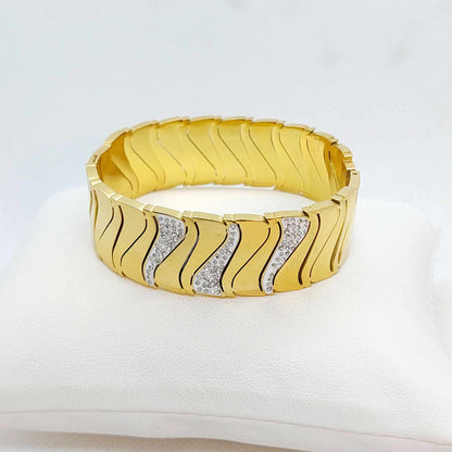 Bangle Bracelet in Gold Plated Stainless Steel