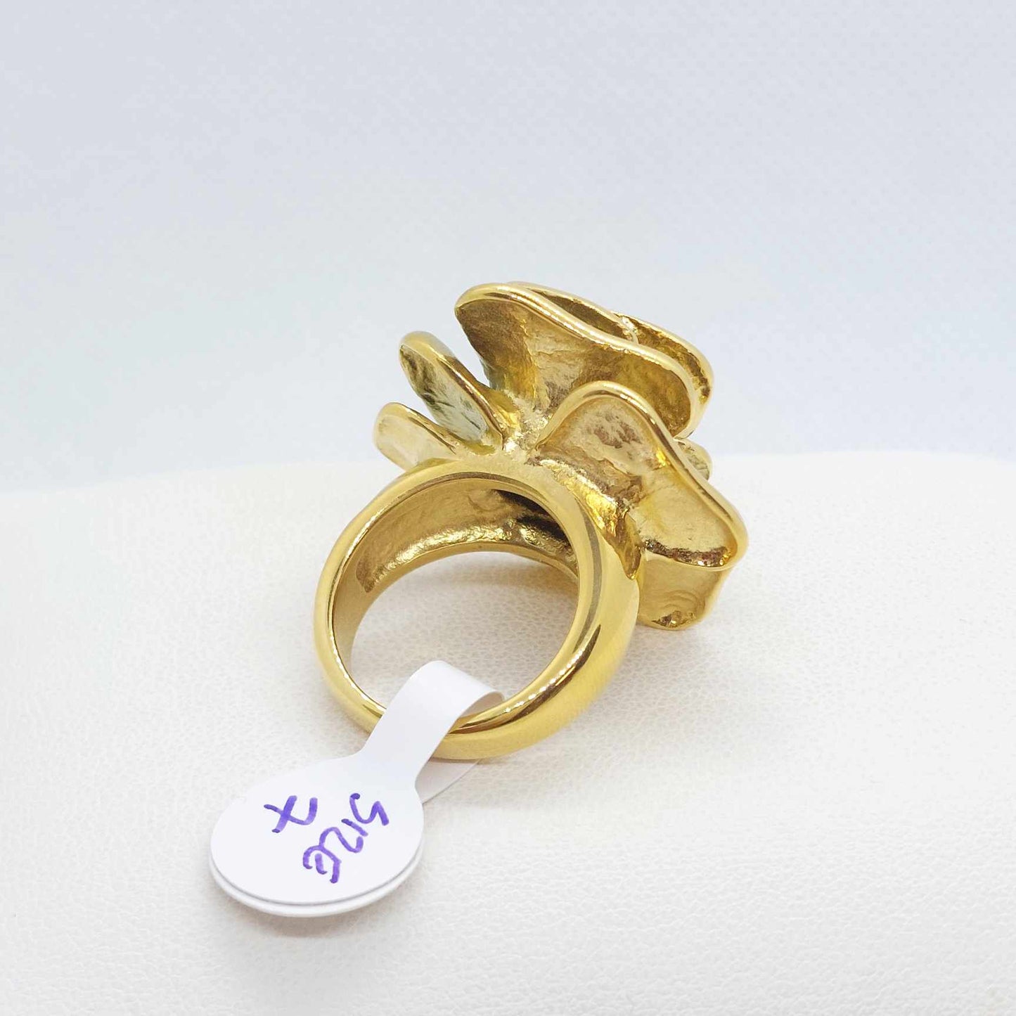 Big Flower Ring in Gold Plated Stainless Steel