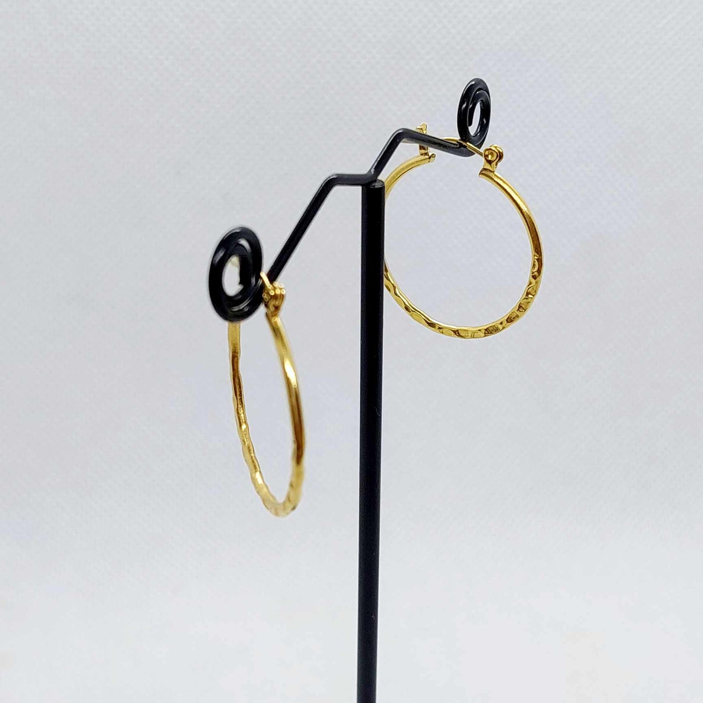 Hoop Earrings in Solid 10K Gold