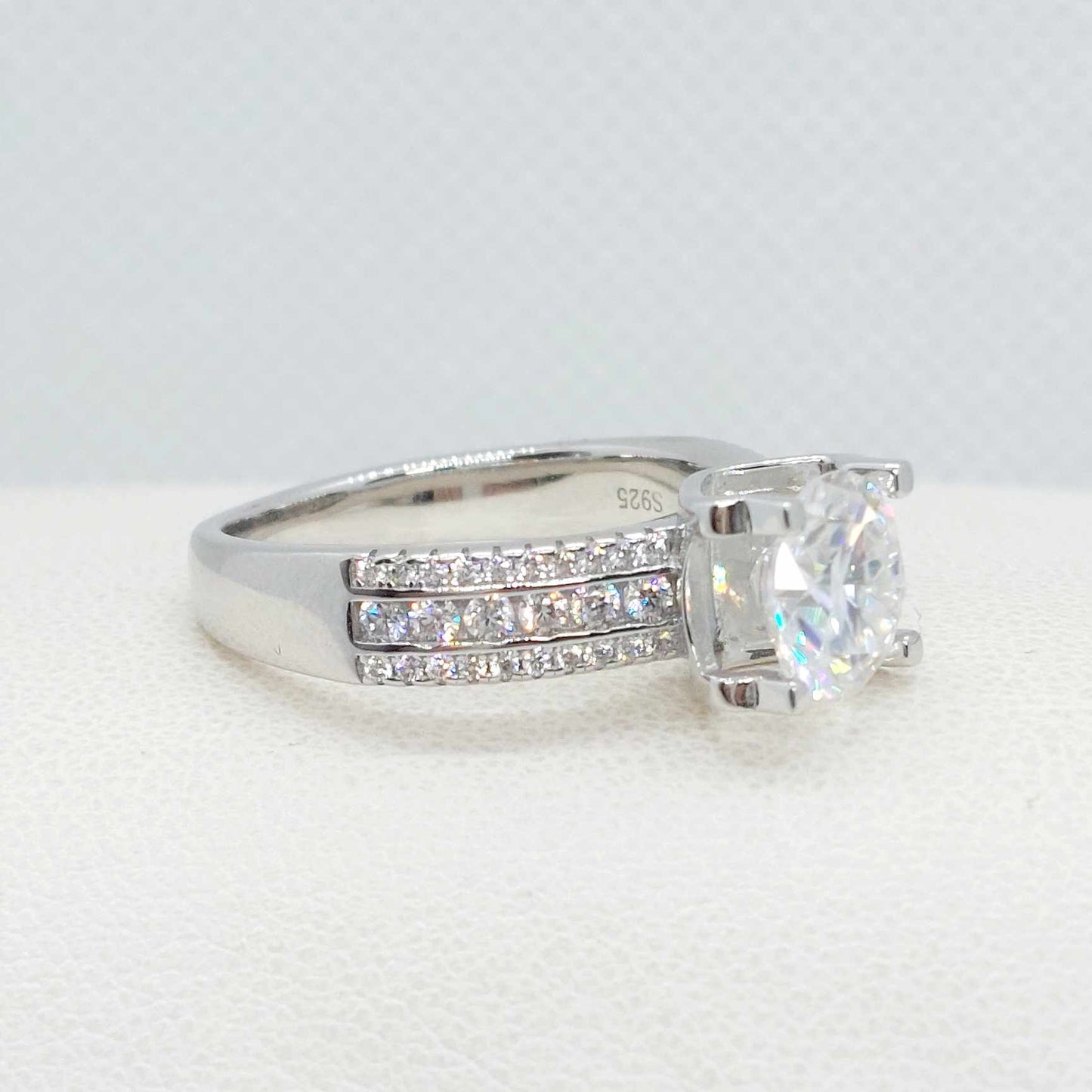 2ct Moissanite Diamond Ring in Sterling Silver