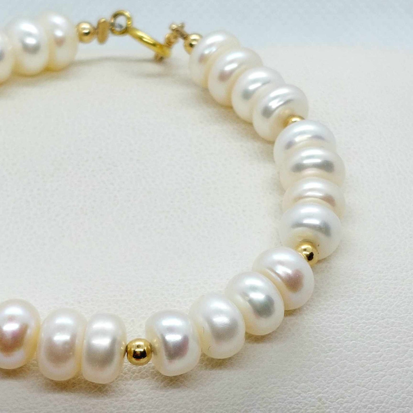 Natural Freshwater Pearl Bracelet in Gold Plated Stainless Steel