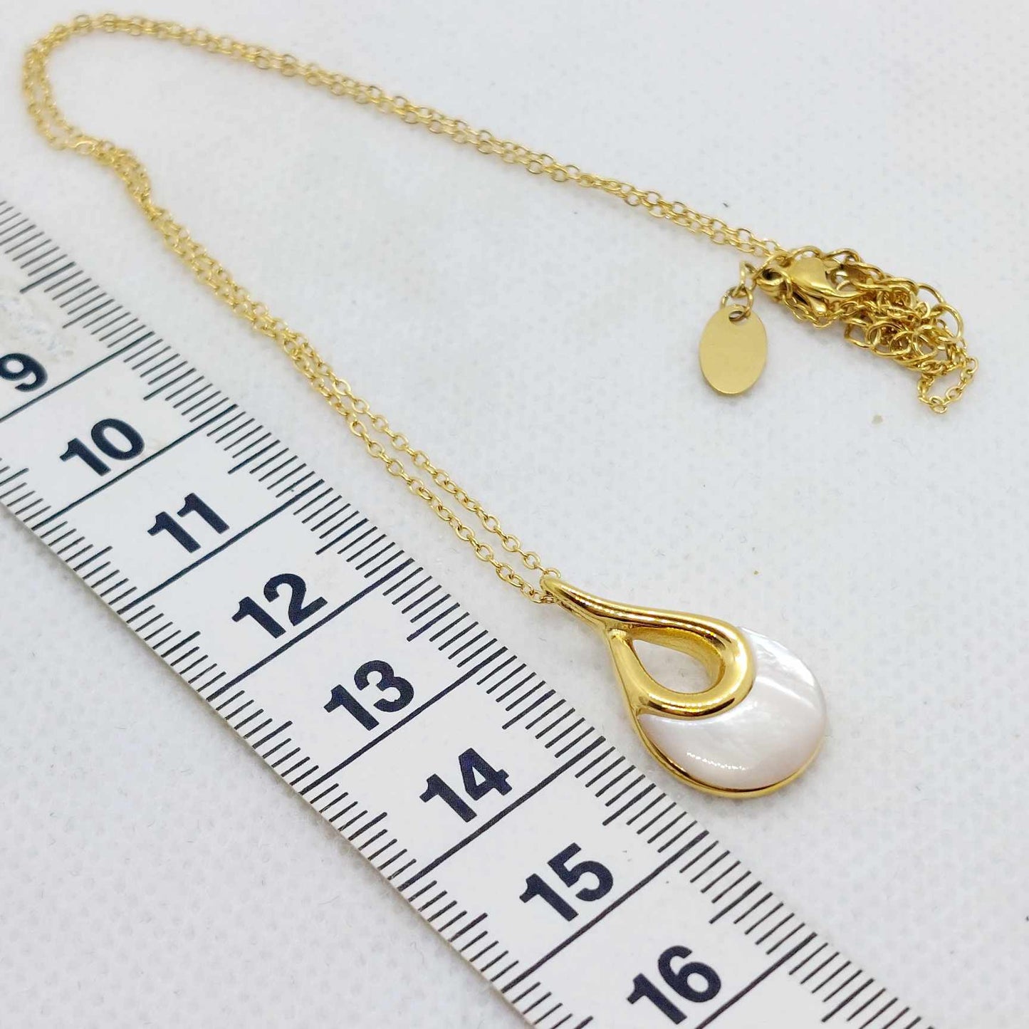 Natural Shell Pendant in Gold Plated Stainless Steel and Necklace Chain