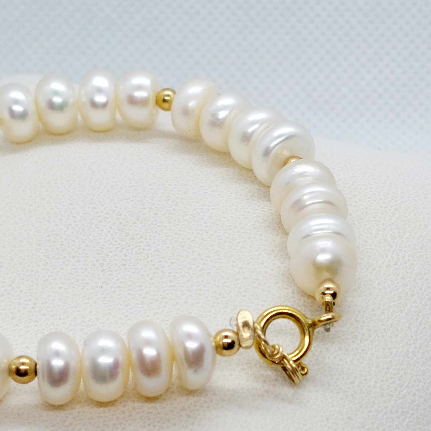 Natural Freshwater Pearl Bracelet in Gold Plated Stainless Steel