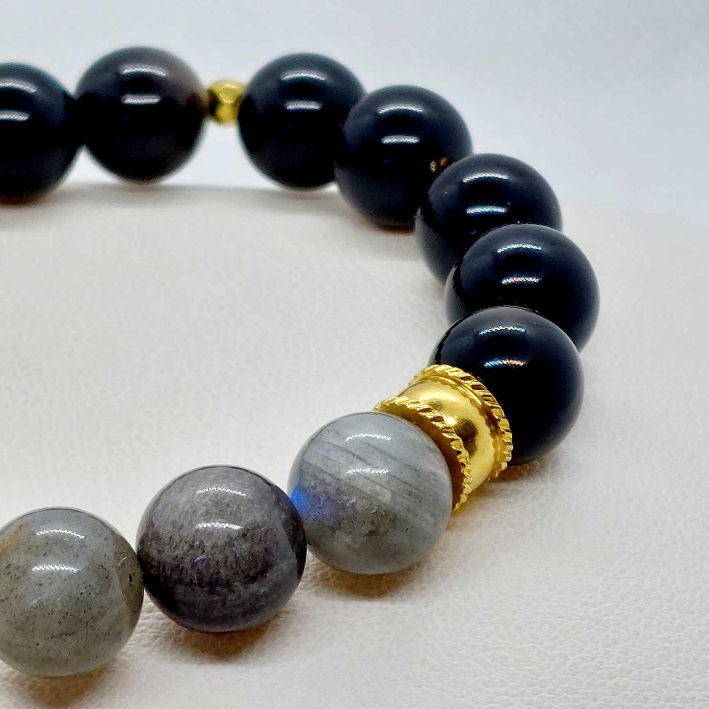 Obsidian meets Labradorite Bracelet in 1Omm Natural Stones