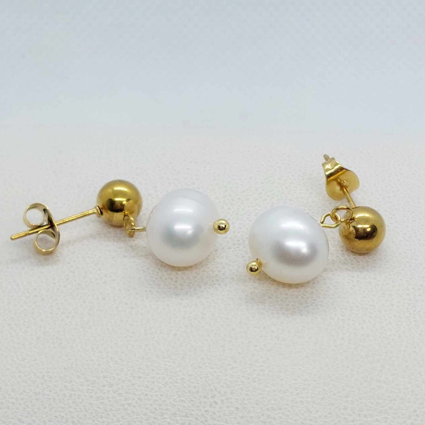 Natural Freshwater Pearl Set in Gold Plated Stainless Steel