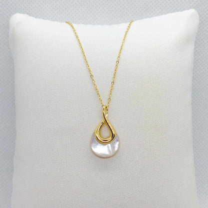 Natural Shell Pendant in Gold Plated Stainless Steel and Necklace Chain