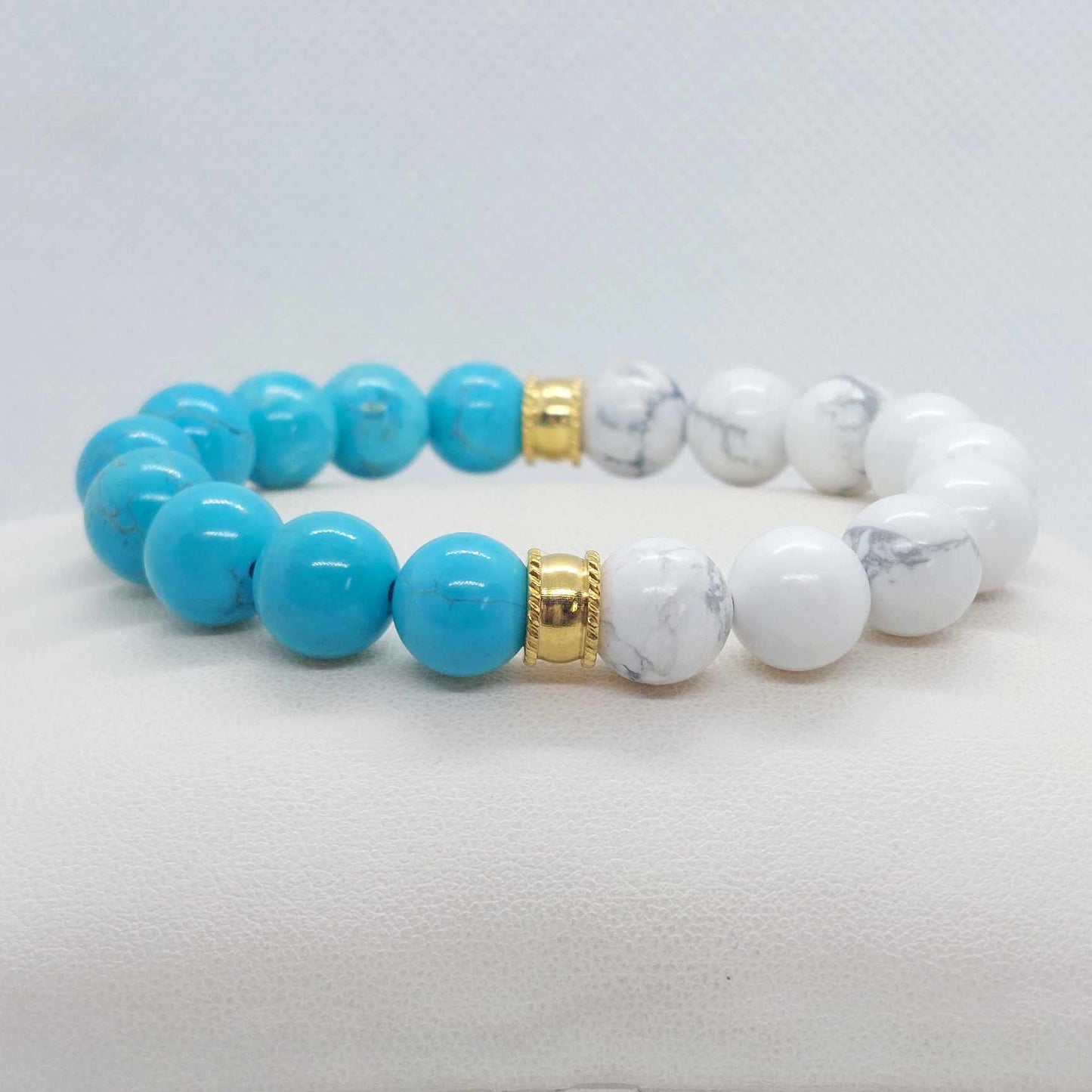 Turquoise meets White Howlite Bracelet in 1Omm Natural Stones