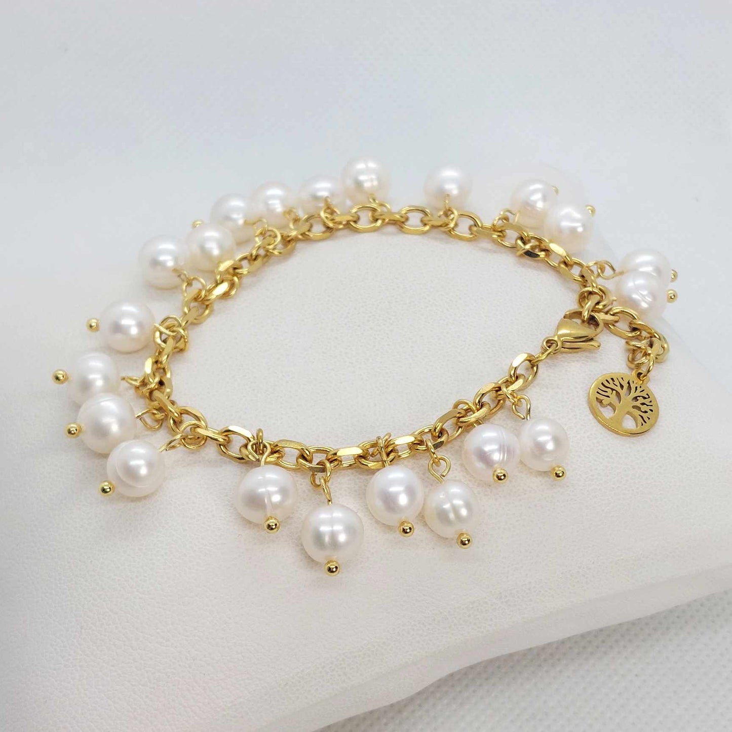 Natural Freshwater Pearl Bracelet in Gold Plated Stainless Steel