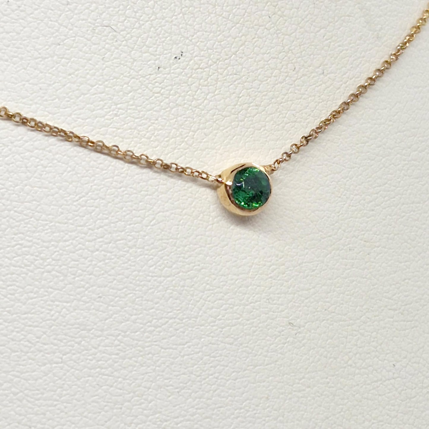 Natural 0,3ct Emerald Choker Necklace in 18K Gold Made in Belgium