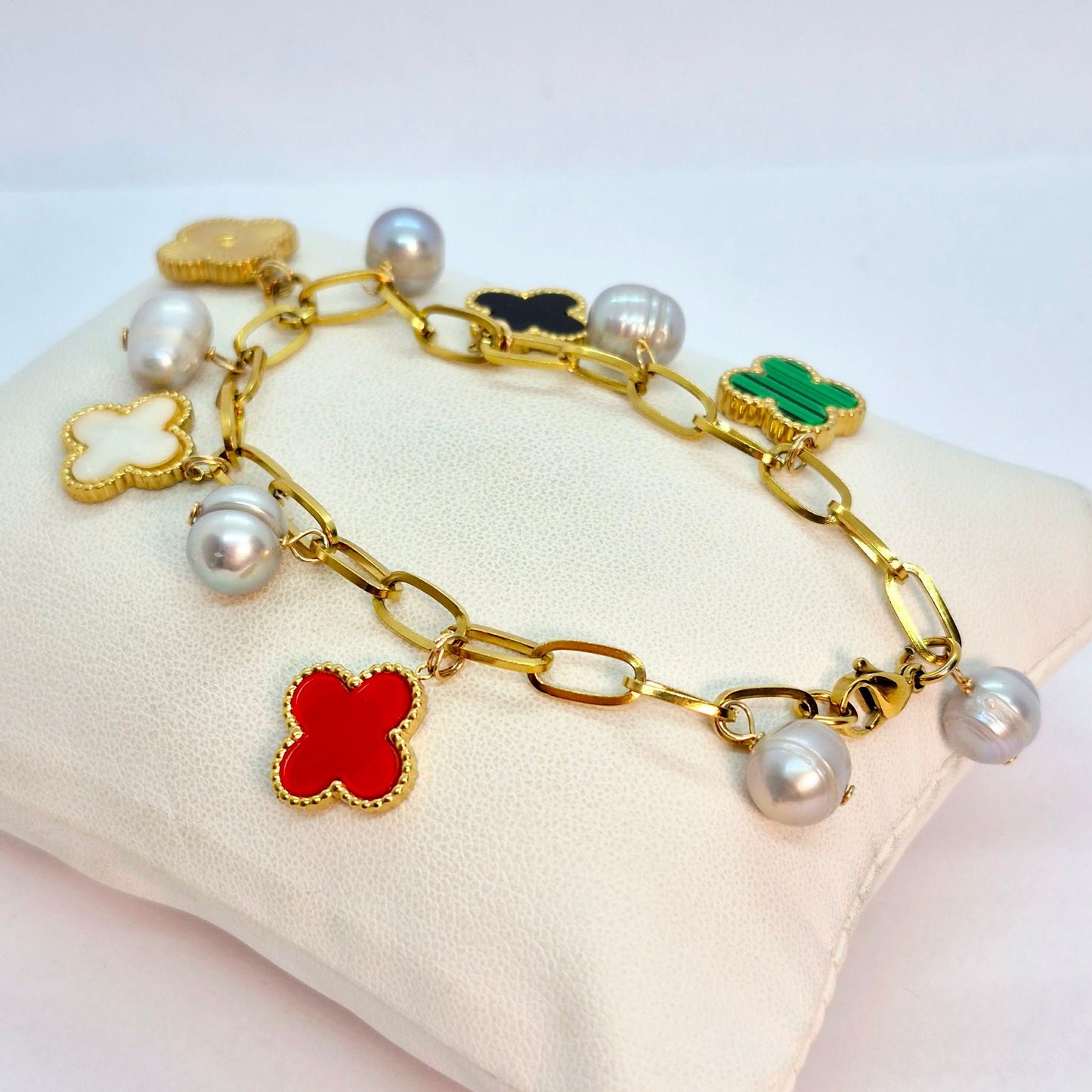Natural Greay Pearl Bracelet with Clover Charms in Gold Plated Stainless Steel