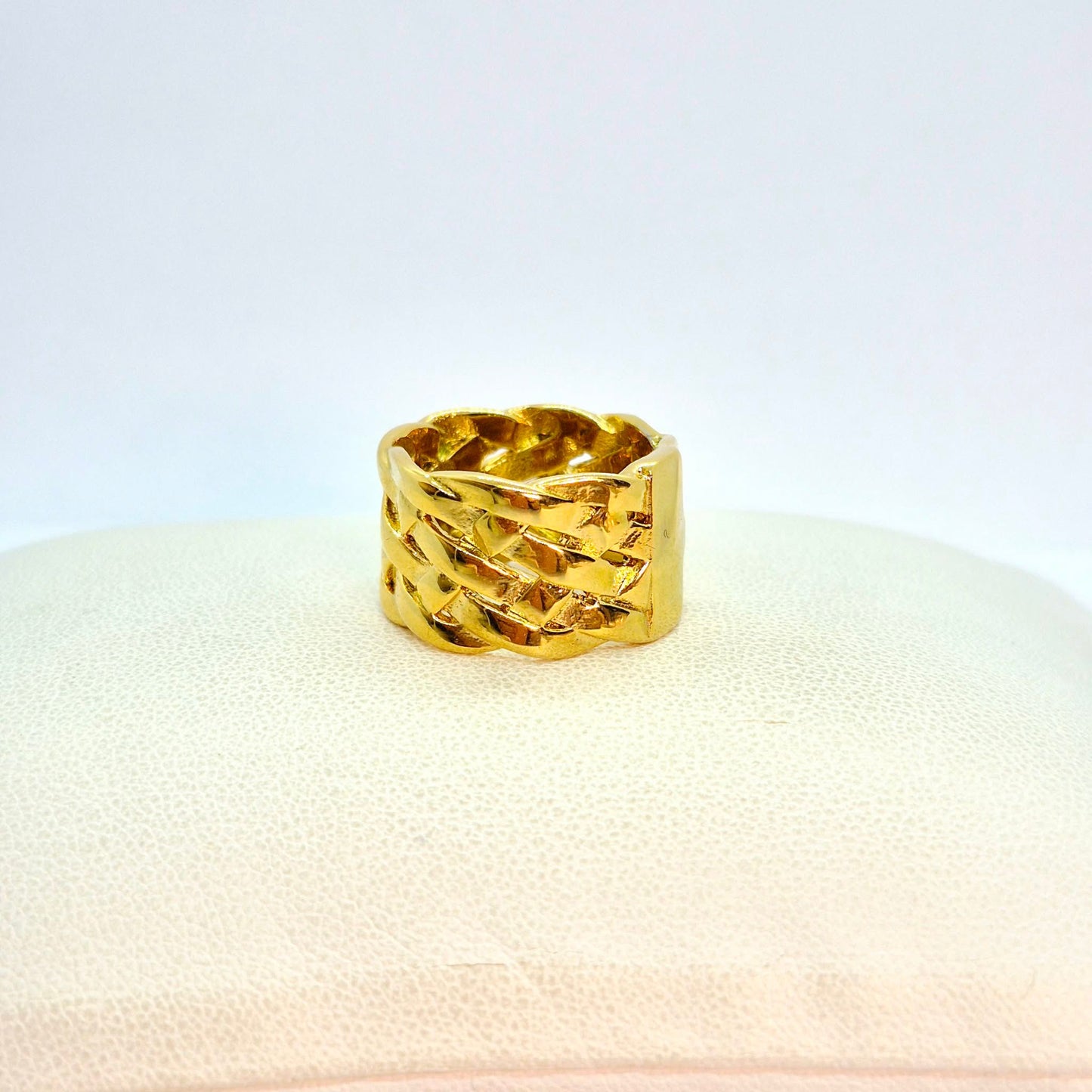 Weaved Ring in Gold Plated Stainless Steel