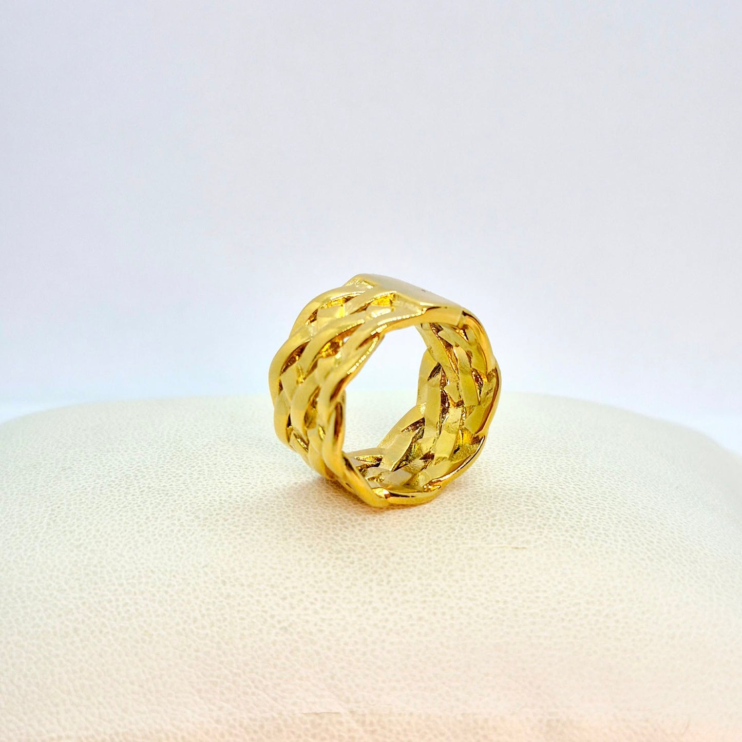 Weaved Ring in Gold Plated Stainless Steel