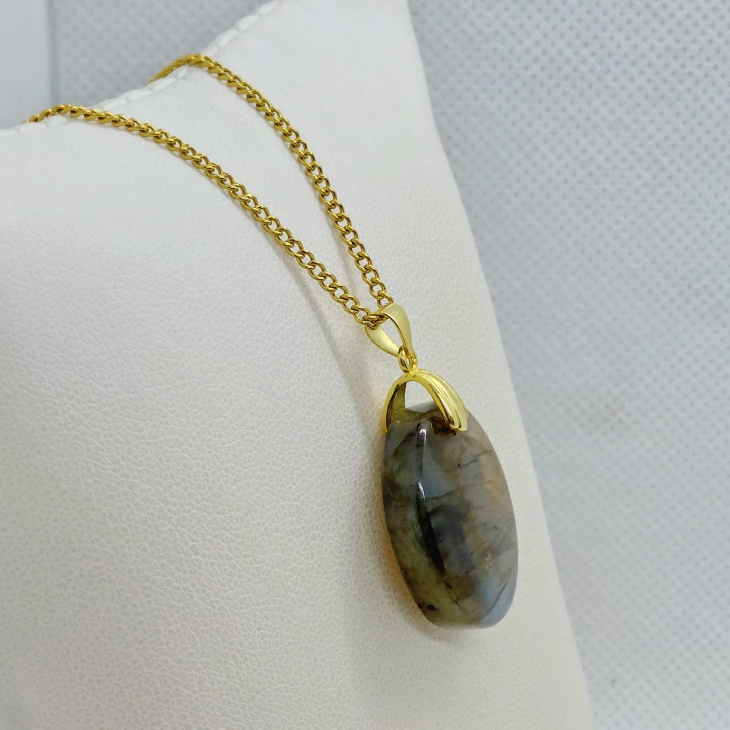 Natural Labradorite Stone Pendant with Gold Plated Stainless Steel Chain Necklace