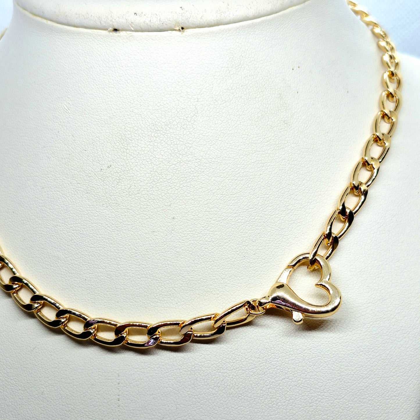 Heart Choker Necklace in Gold Platted Stainless Steel