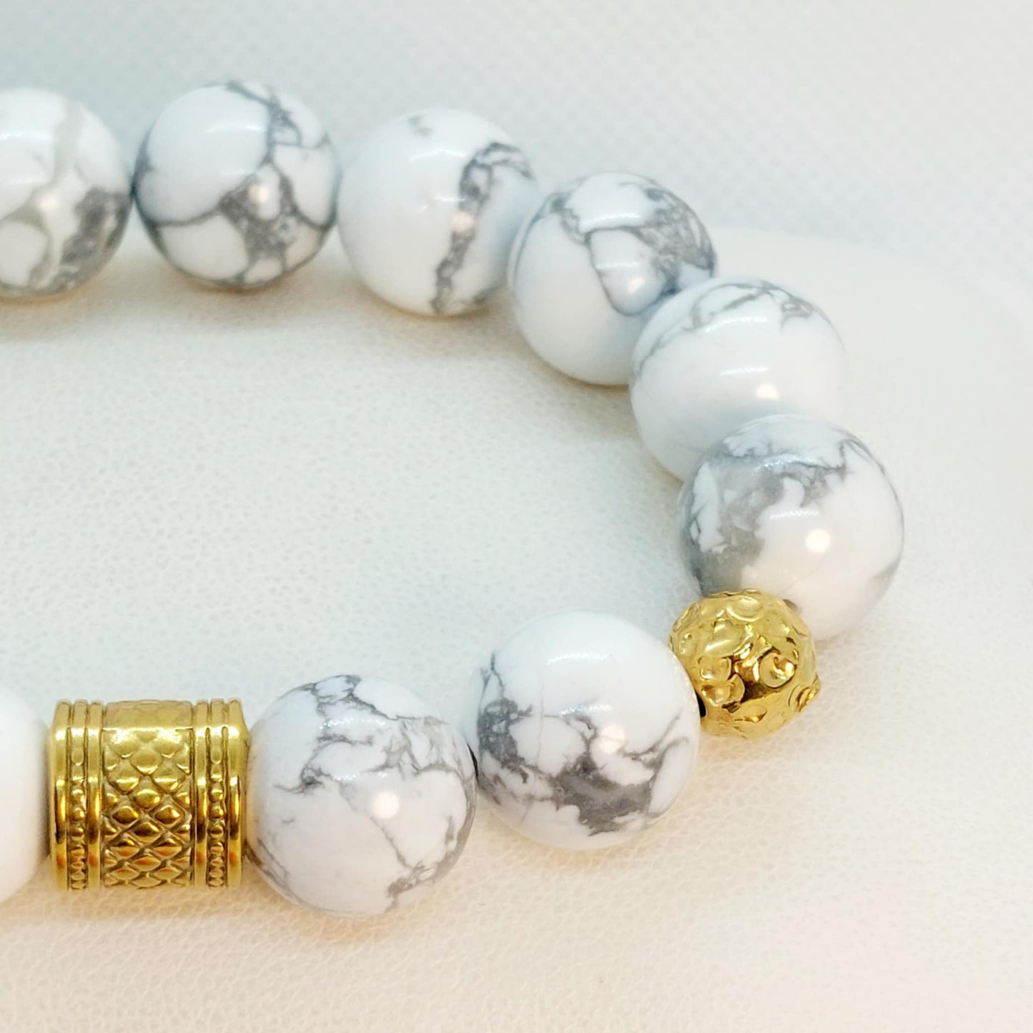 Natural Howlite Bracelet with Money Bag Pixiu in 12mm Stones