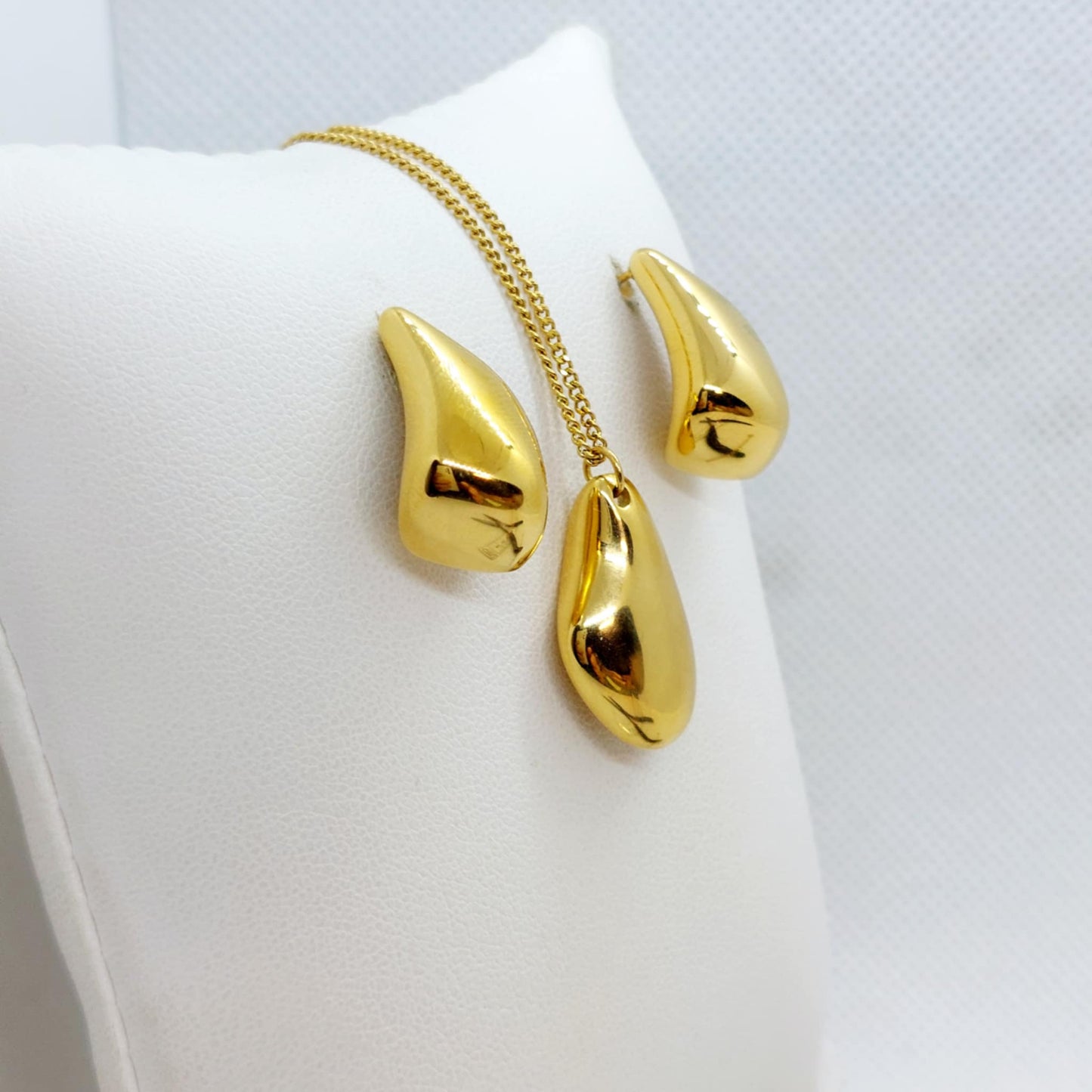 Rain Drop Set in Gold Plated Stainless Steel