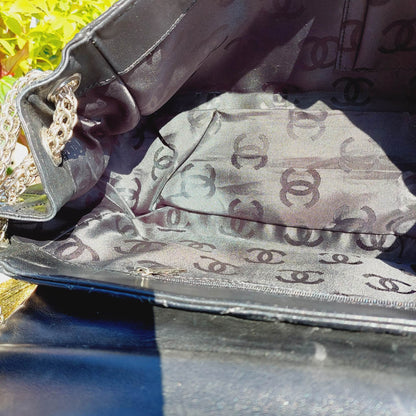Pre-Loved Chanel Black ----------- Handbag