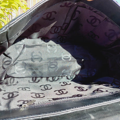 Pre-Loved Chanel Black ----------- Handbag